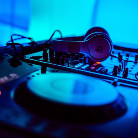 Svatební DJ je neustále na příjmu!